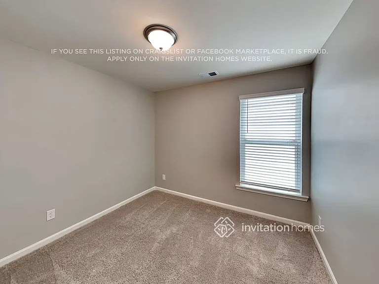136 Webster Cir — Photo 12