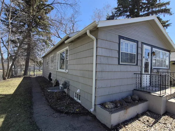 804 11th St NE, Minot, ND 58703