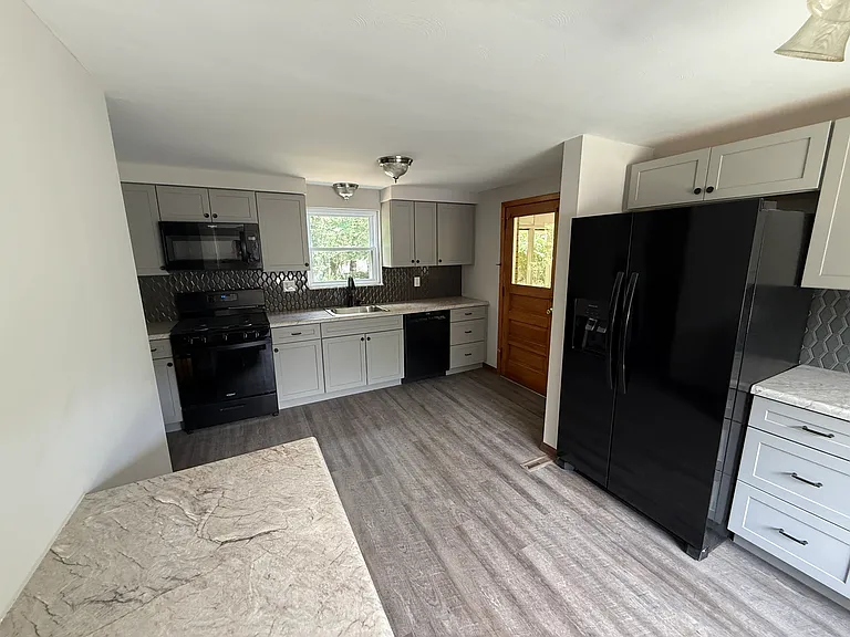 520 Main Blvd — Photo 2