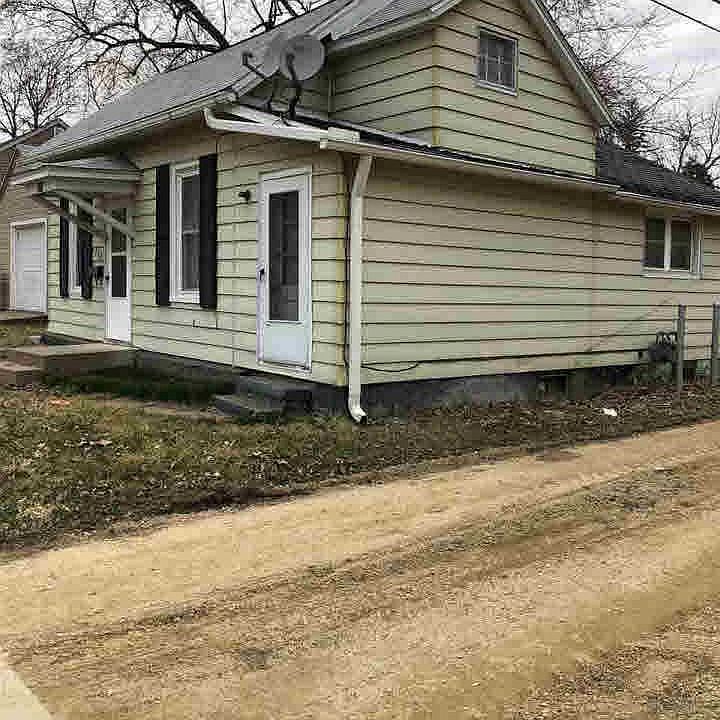 2nd image of 262 17th Pl