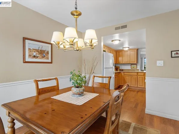 19100 Crest Ave APT 15, Castro Valley, CA 94546