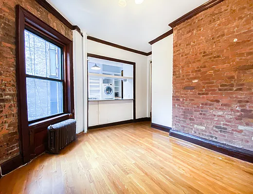 Rented by City Connections Realty | media 38