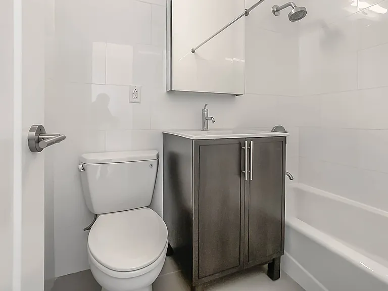 4 Park Ave #18A — Photo 8