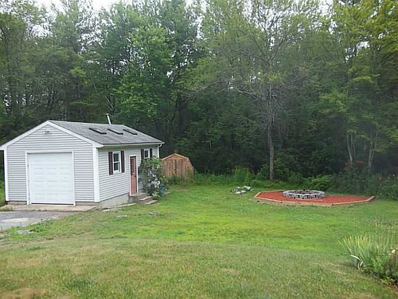 3rd image of 330 Maureen Cir