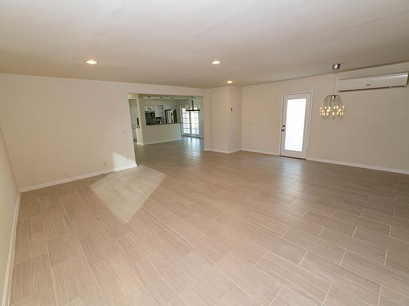 3rd image of 504 N Cantera Cir