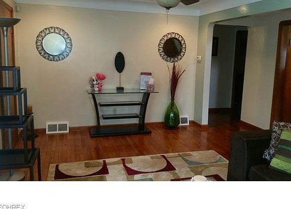 5th image of 27481 Parkwood Dr