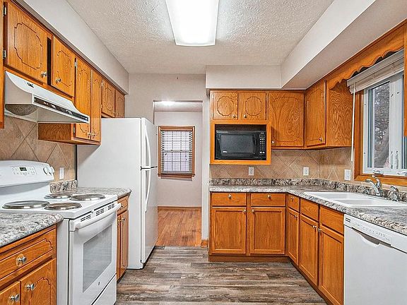 5th image of 8009 Hascall St