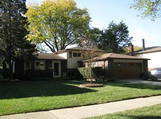 675 Cordial Dr, Des Plaines, IL 60018