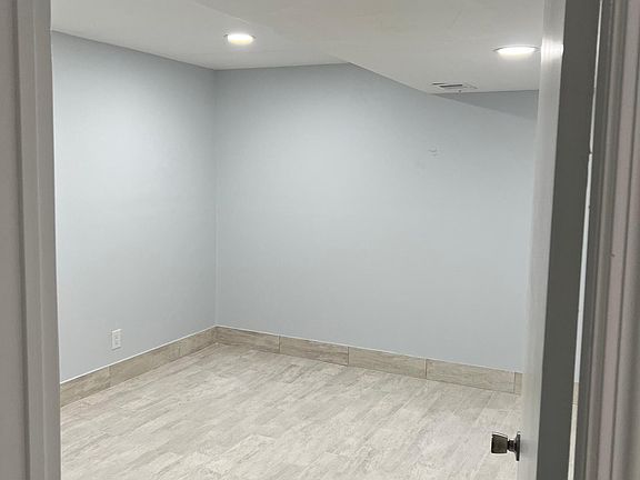 5th image of 780 Jewett Ave #B