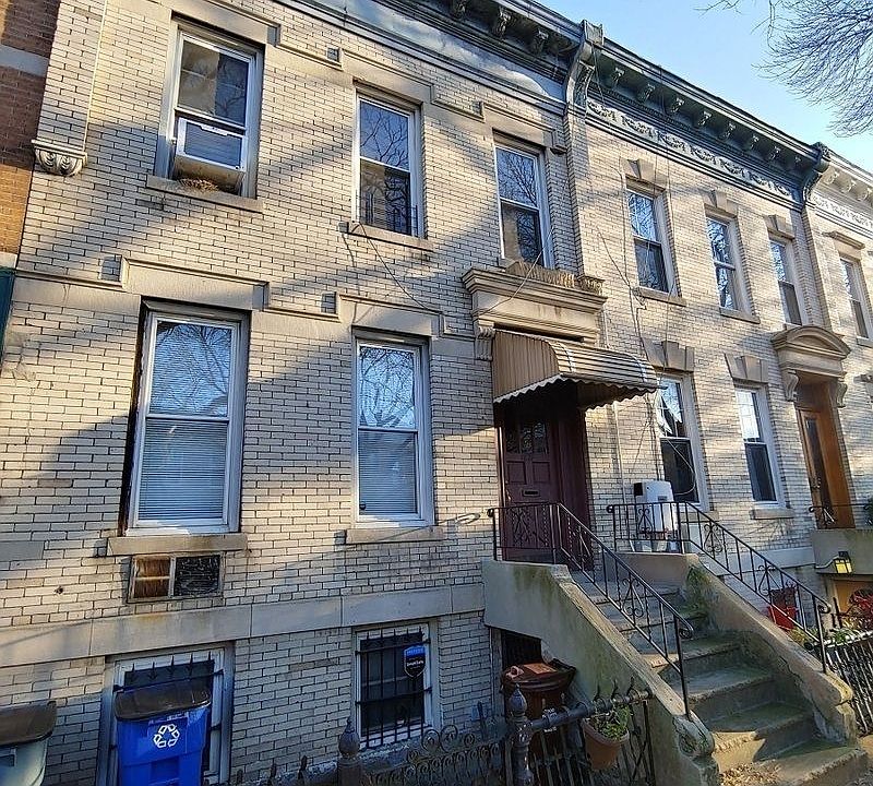 1st image of 1627 10th Ave #1