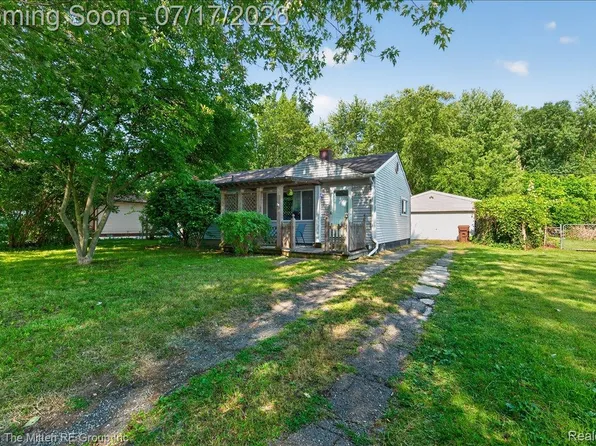 21847 Fenster St, Belleville, MI 48111