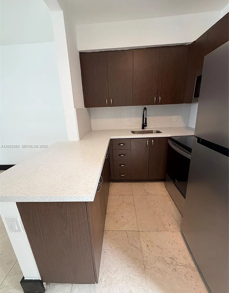 The Square At 62nd St Con — Photo 4