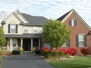 827 W Peninsula Ct, Oxford, MI 48371
