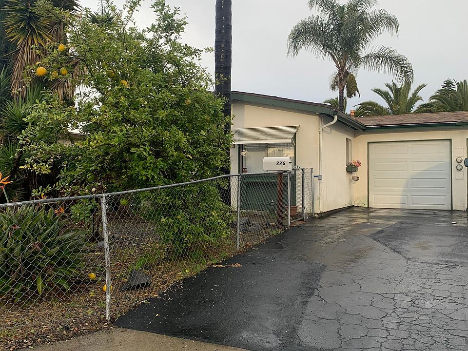 Duplex 1 car garage 2br/ 1 ba enclosed patio Front and back yard