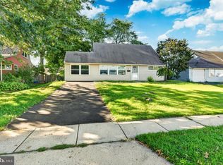 19 Vicar Ln, Levittown, PA 19054