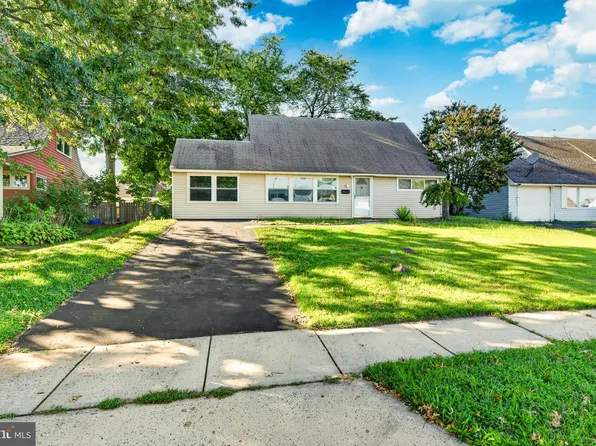 19 Vicar Ln, Levittown, PA 19054