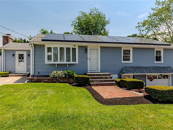 2nd image of 7 Oakcrest Dr
