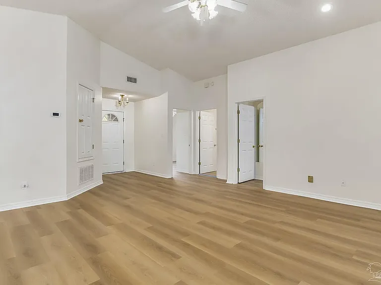 1108 Simpson St — Photo 26