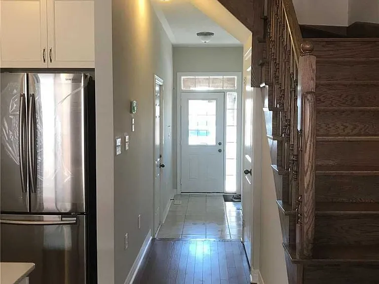 37 Military Cres — Photo 9