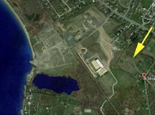 8 Strawberry Ln, Portsmouth, RI 02871
