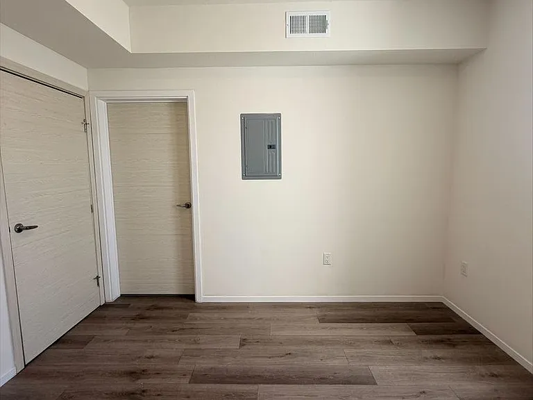Bear Claw Apartments — Photo 9