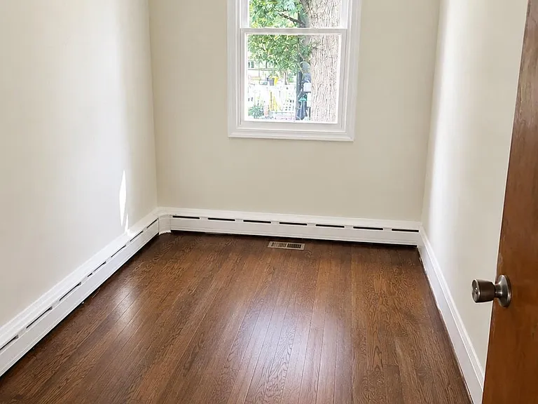 204 5th Ave SW — Photo 8