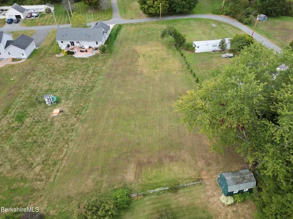 6 Washington Sq, West Stockbridge, MA 01266