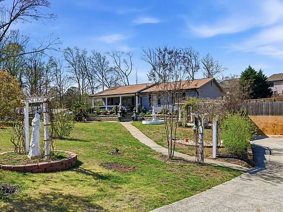 2nd image of 352 Trotters Rdg