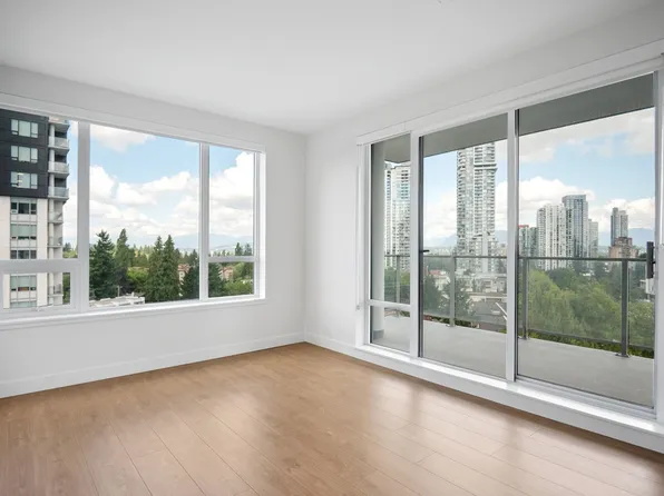 13387 Old Yale Rd #1009, Surrey, BC V3T 3B1