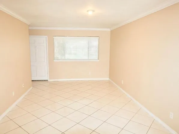 4040 San Felipe St APT 122, Houston, TX 77027
