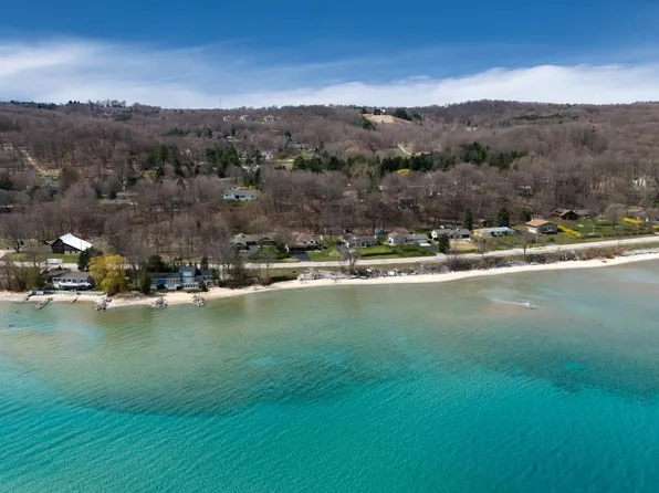 8092 S West Bay Shore Dr, Traverse City, MI 49684