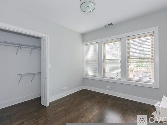 3rd image of 3915 N Janssen Ave #1E