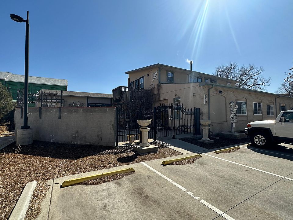 1st image of 131 W 2nd St #131