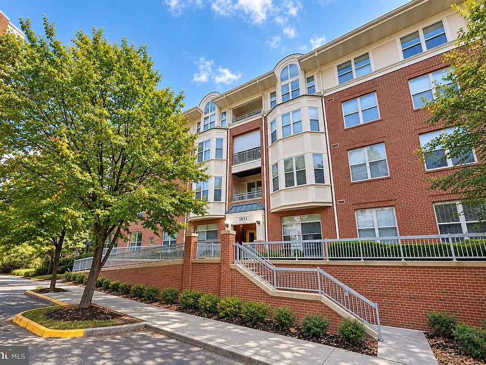 1851 Stratford Park Pl #214