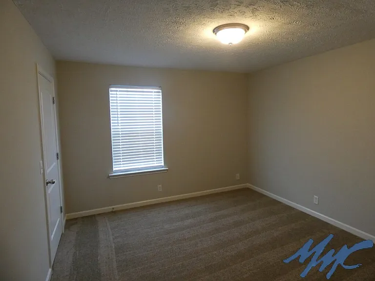 1423 Clydesdale St — Photo 21