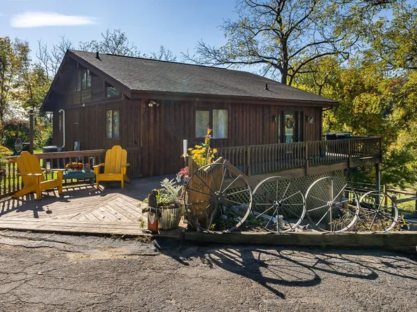1043 W Schapville Rd, Scales Mound, IL 61075