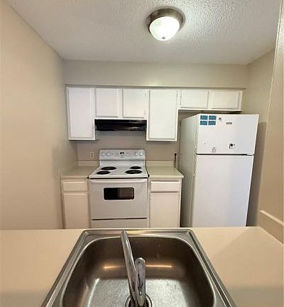 5th image of 125 Antibes St E