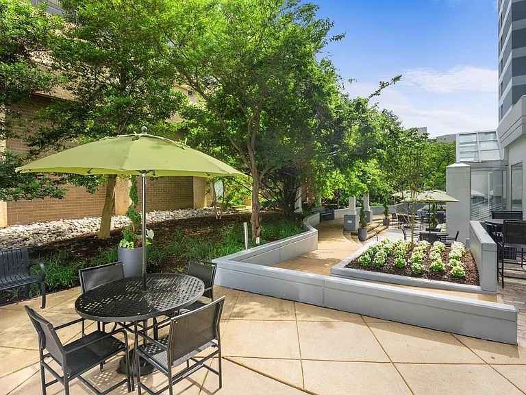 Courtyard with seating area