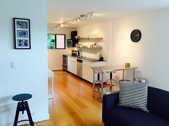 2nd image of 2404 Thorndyke Pl W APT 7