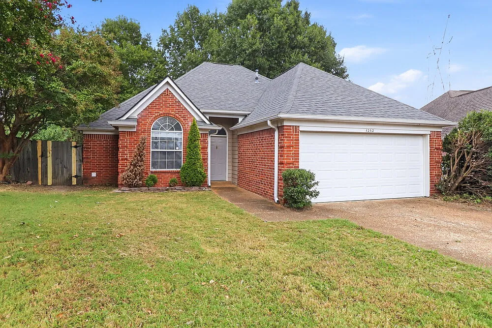 3 bed, 2.0 bath, 1499 sqft, $1,745 — Photo 2