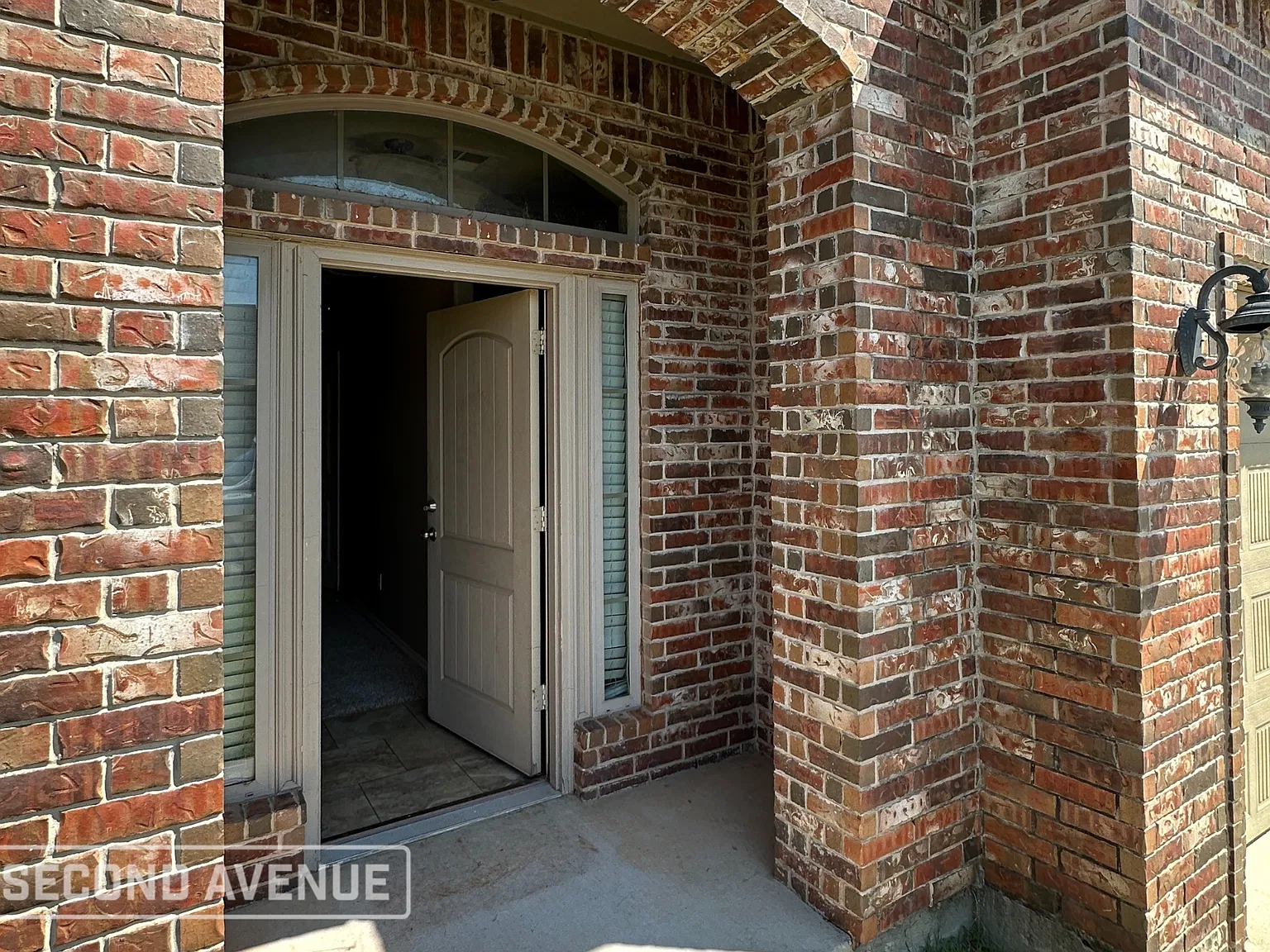 3 bed, 2.5 bath, 1625 sqft, $1,659 — Photo 2