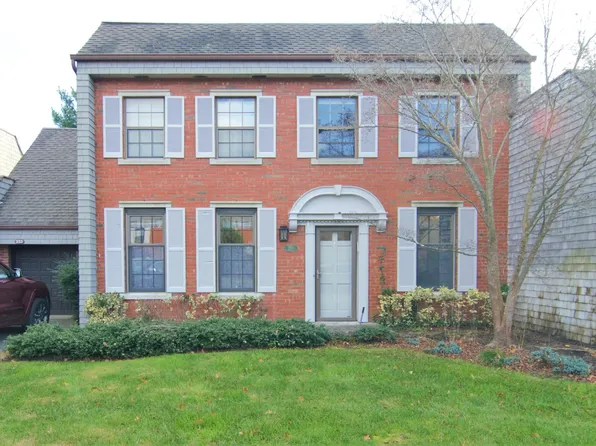 253 Helm Ln, Bay Shore, NY 11706