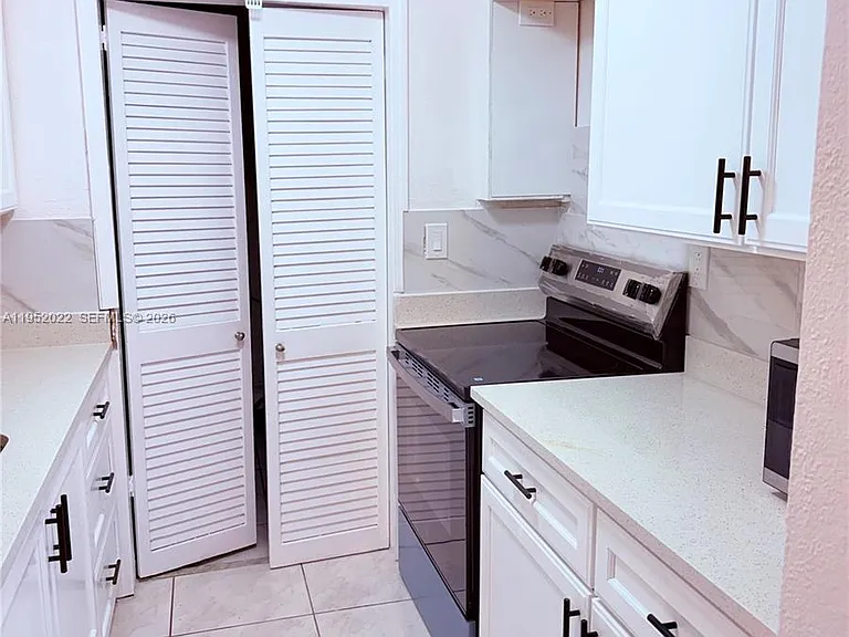 824 SW 12th Ct #826 — Photo 16