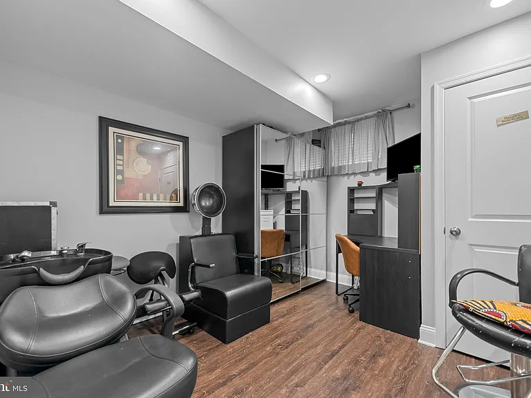 902 N Milton Ave — Photo 20