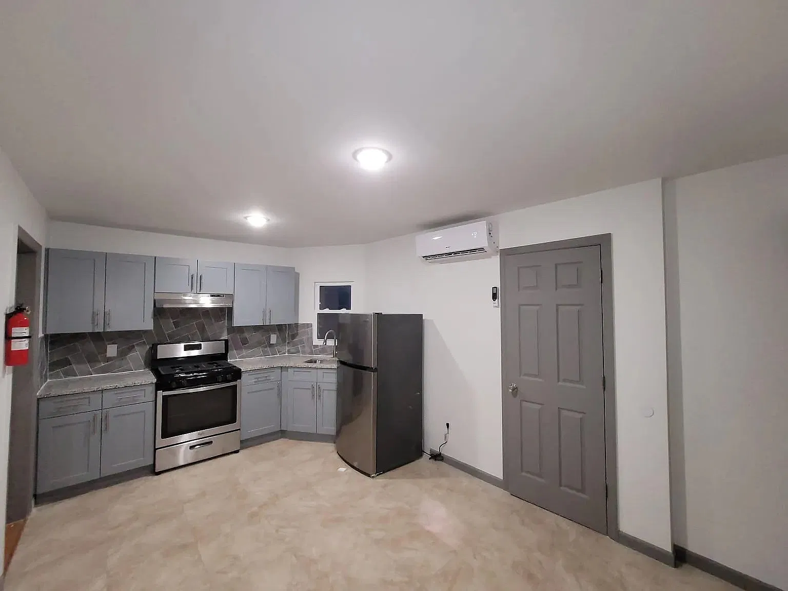 2 bed, 650 sqft, $1,950 — Photo 3