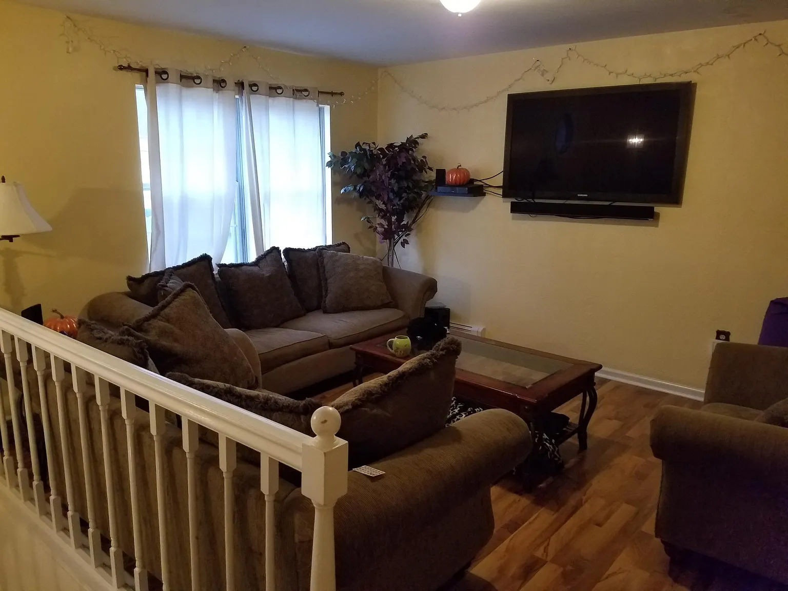 6 bed, 2300 sqft, $4,800 — Photo 3