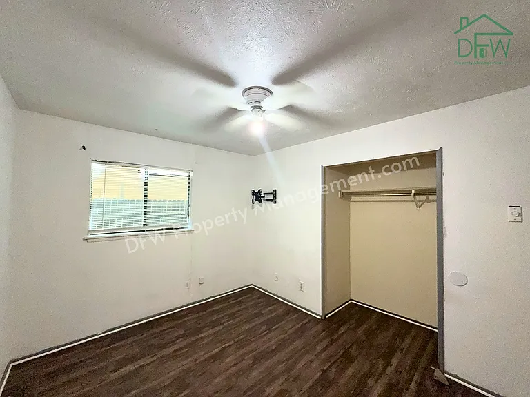 1233 Steinburg Ln — Photo 11
