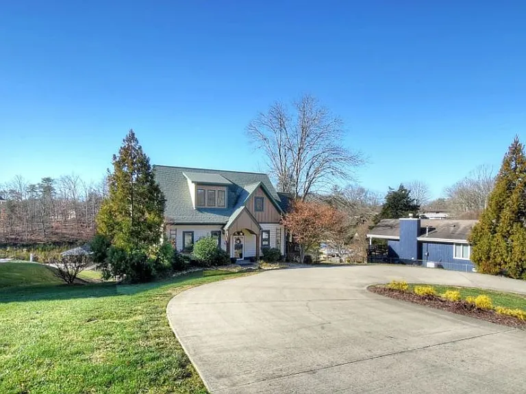 121 Lake Haven Dr — Photo 3