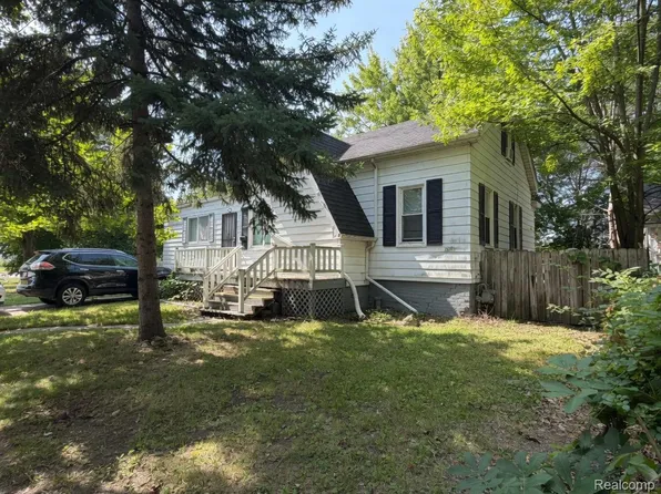 5629 Gateshead St, Grosse Pointe, MI 48236