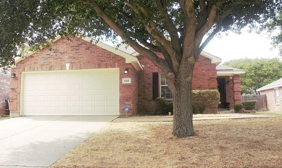 1st image of 205 Lincoln Ln
